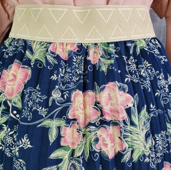 LuLaRoe Floral Jill Skirt (2X) - Picture 4 of 6